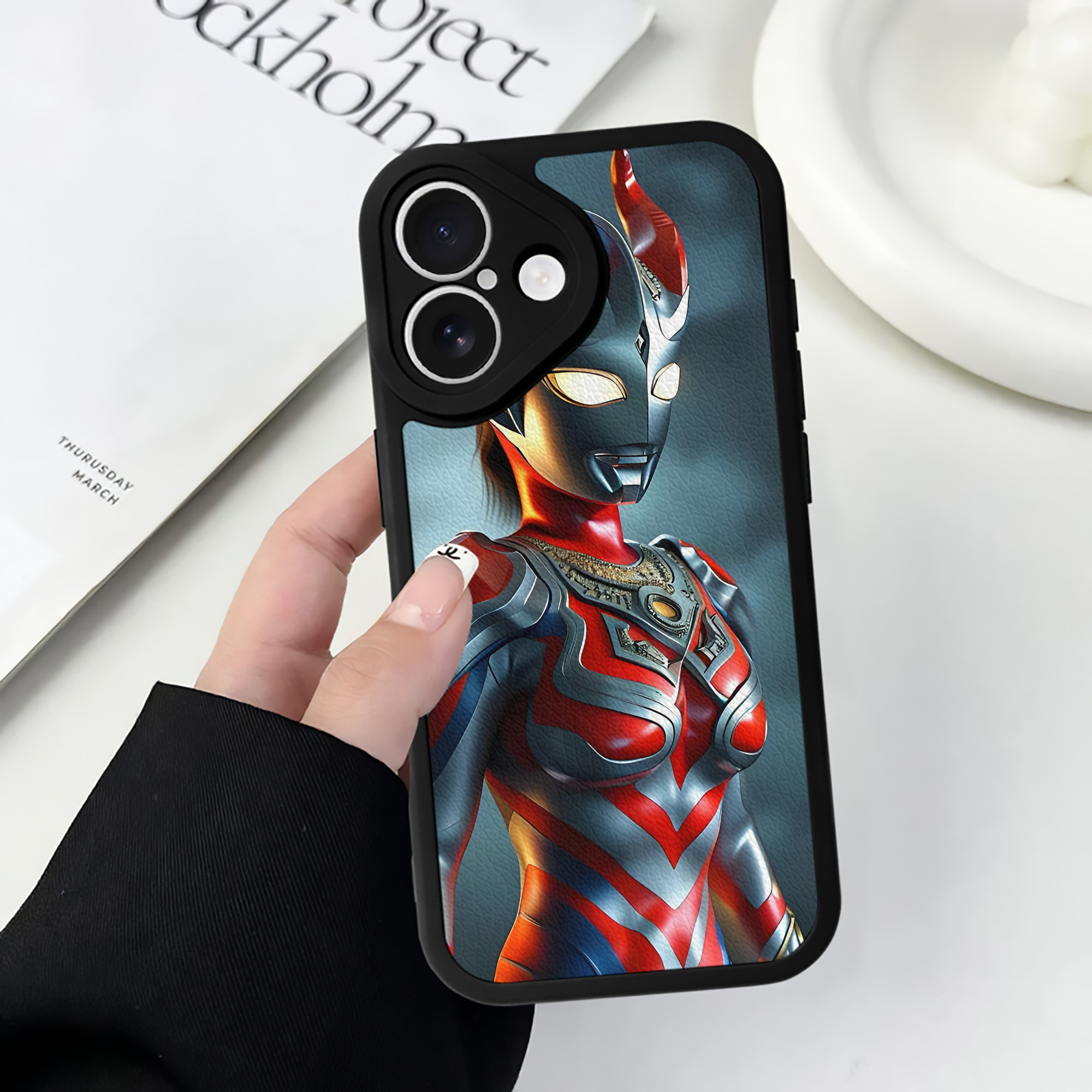 （画像用） ウルトラマン Ultraman 【iPhone 16シリーズ対応】シリコンスマホケース（レザー調） 材質：シリコン